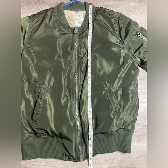 Tilly’s Sherpa lined bomber - Picture 8 of 11